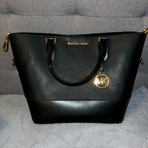 Micheal Kors tote bag with adjustable/detachable strap